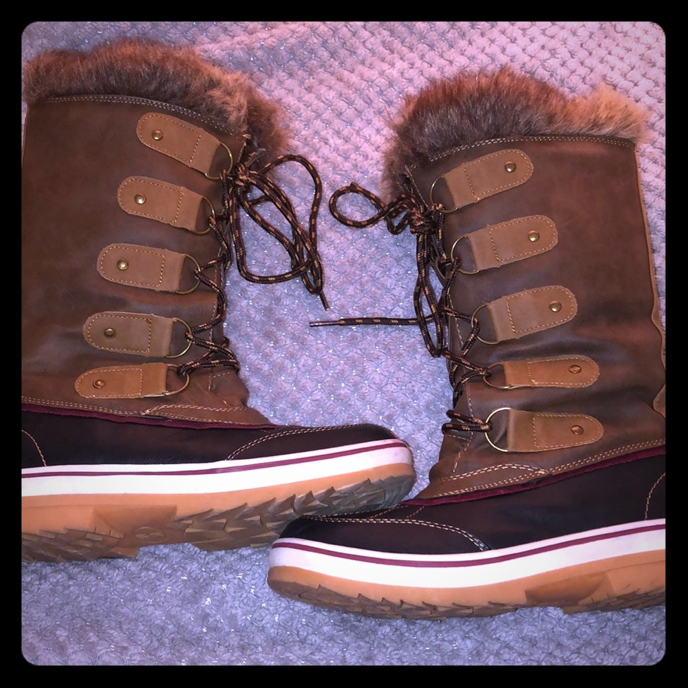 LAST DAY FOR $12 ‼️Women’s faux fur duck boots